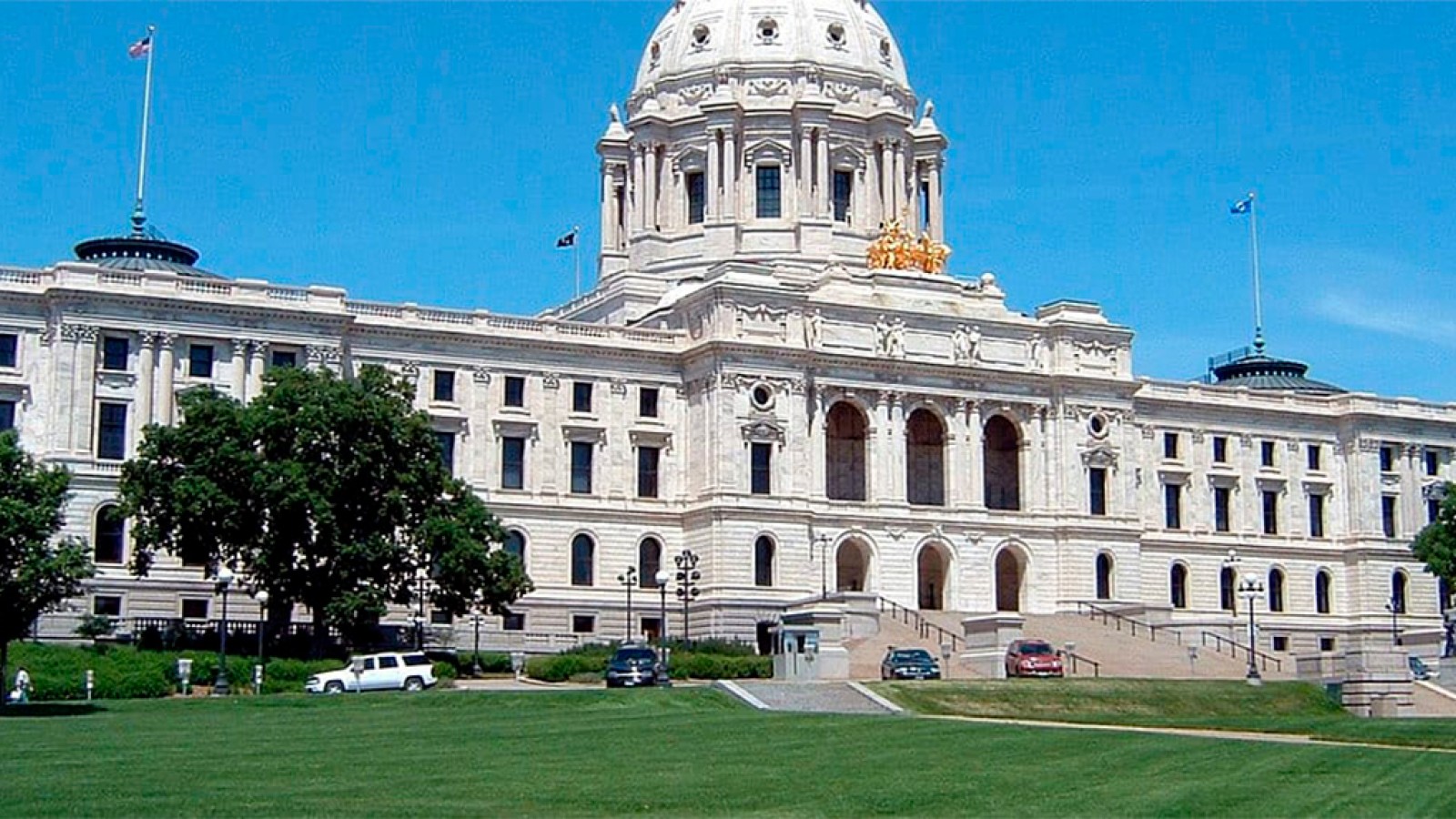 Minnesota Revives Sports Betting Debate with New Senate Bill to Legalize Mobile Wagering