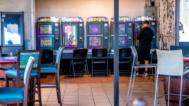 Polémica en Puerto Rico: operadores de máquinas de azar demandan a la Comisión de Juegos por bloqueo en licencias