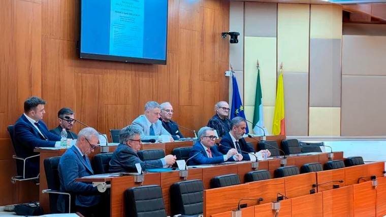 Italy: Political and public gambling sector clash over cash top-up limits