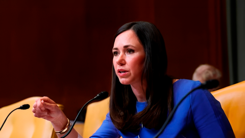 Bipartisan Senators Propose Ban on Gambling Ads Targeting Minors