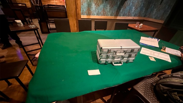 Bolivia: La AJ clausuró un local de juego ilegal y decomisó una mesa de póker