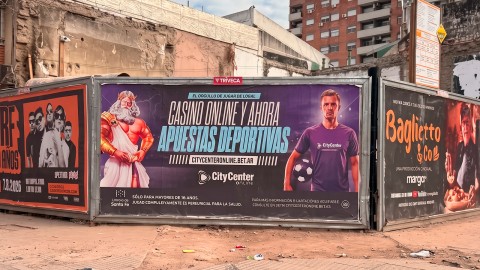 Rosario propone prohibir la publicidad de apuestas y juegos de azar en espacios públicos