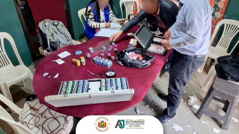 AJ interviene casa de juego ilegal y decomisa póker en Bolivia