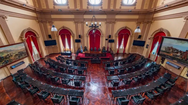 Apuestas online en Salta: el juego digital movió $16.000 millones en julio y crece el debate por los menores