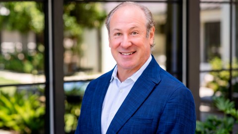 IGT nombra a Adam Chibib como nuevo director financiero
