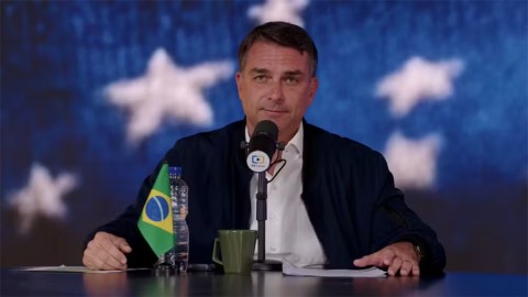 Flávio Bolsonaro critica proibição das bets anunciada por Lula
