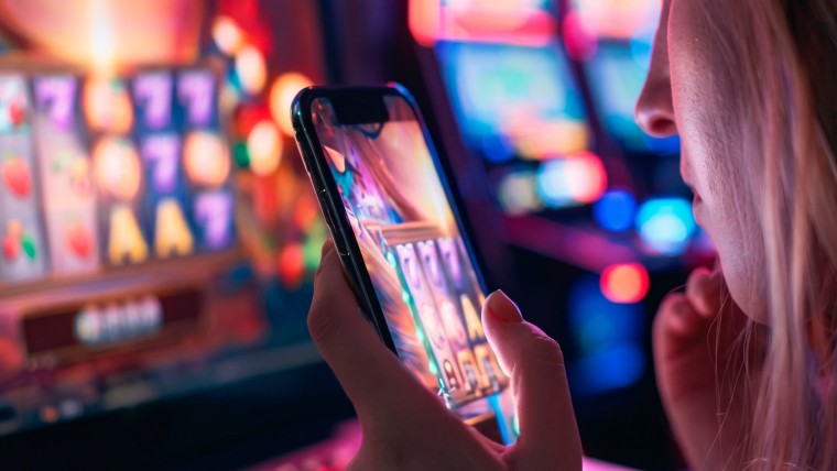 Colombia: la justicia busca reforzar la protección de menores frente a las apuestas online
