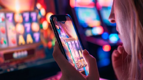 Colombia: la justicia busca reforzar la protección de menores frente a las apuestas online