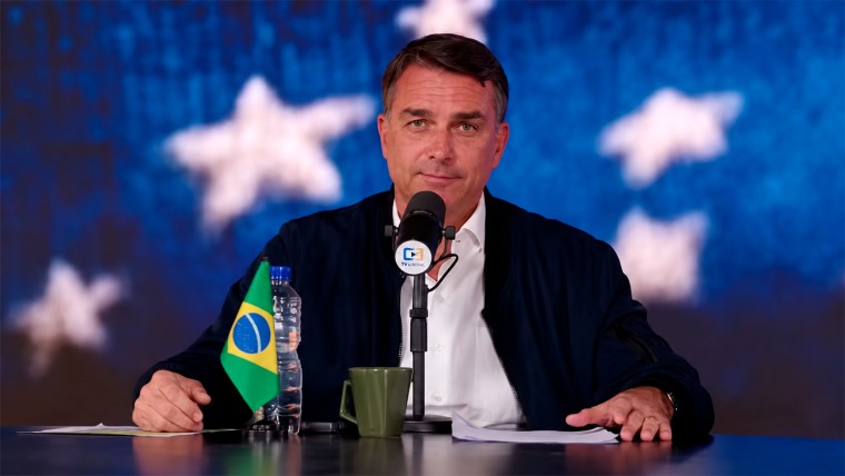 Clubes estudam apoio a Flávio Bolsonaro após fim das bets